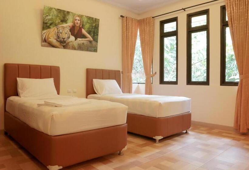 Бунгало Стандарт 3 Спальни, Safari Resort