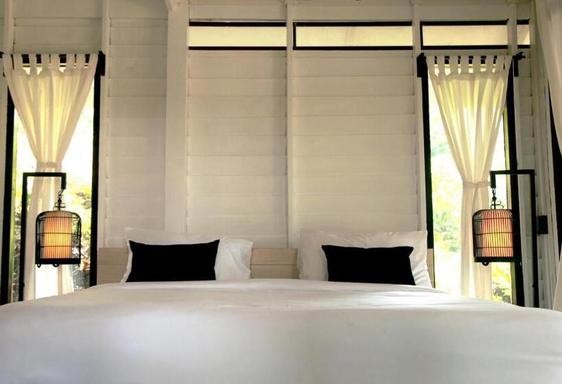 اتاق لوکس, Barefoot Project Formerly Baan Klong Kleng