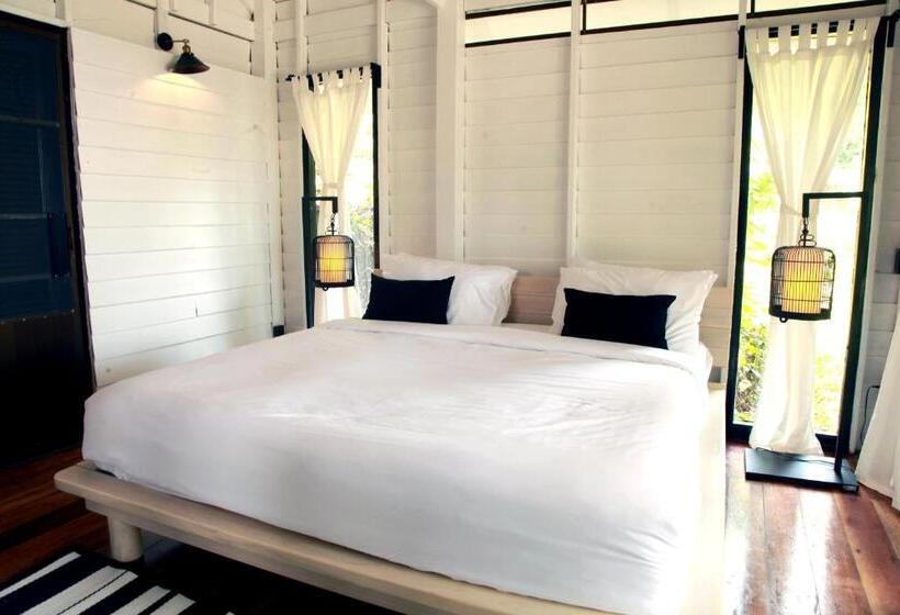 اتاق لوکس, Barefoot Project Formerly Baan Klong Kleng