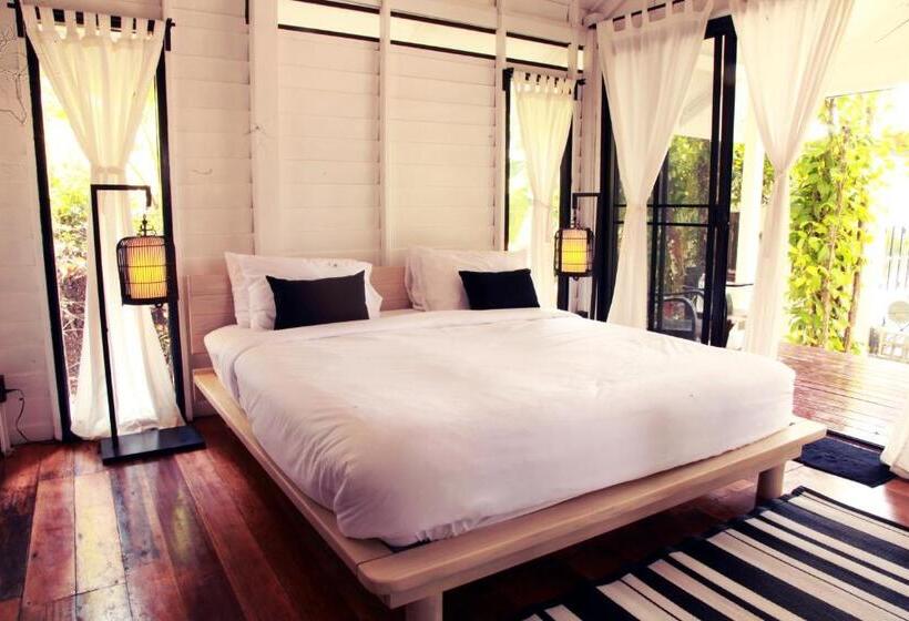 اتاق لوکس, Barefoot Project Formerly Baan Klong Kleng