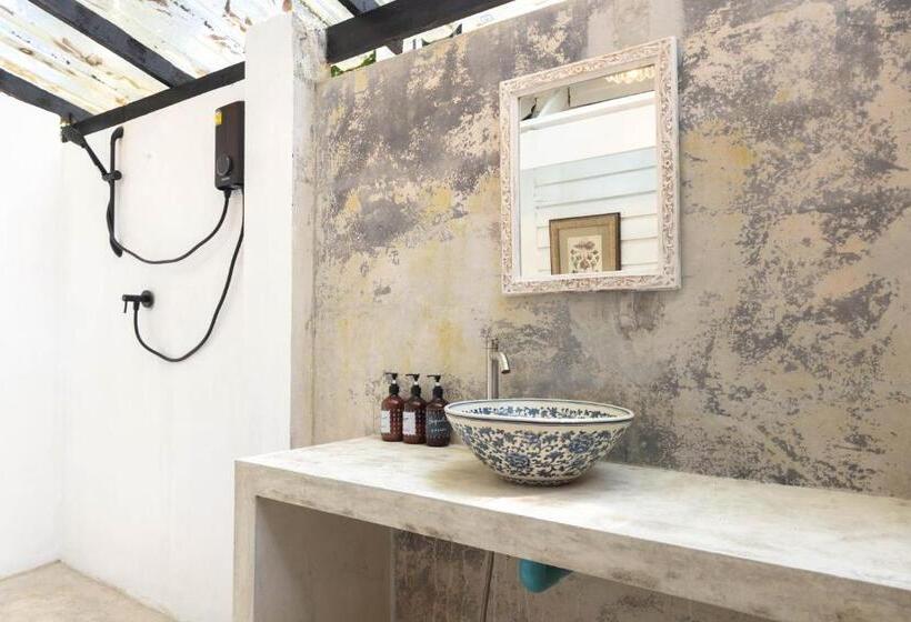 اتاق لوکس, Barefoot Project Formerly Baan Klong Kleng
