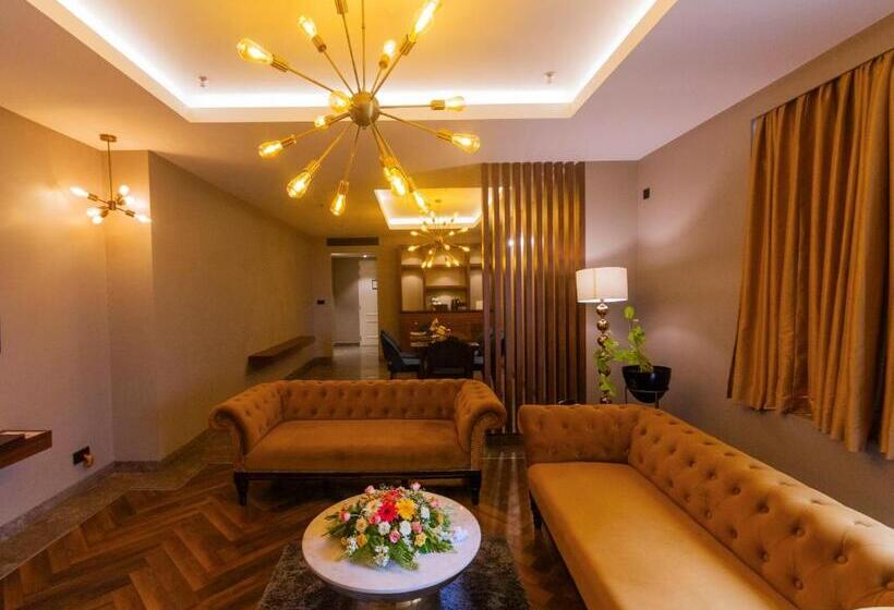 家庭套房, Polo Towers Agartala
