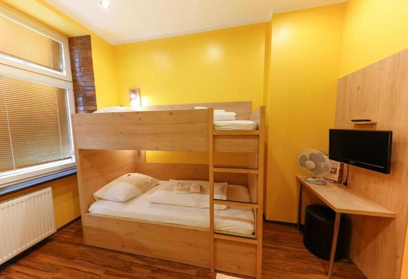 اتاق استاندارد چهار تخته, Do Step Inn Home   Hotel & Hostel