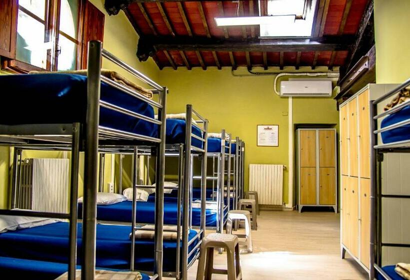 共用房间的床, Hostel Santa Monaca