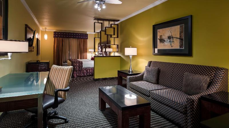 带大床的套房, Best Western Plus Christopher Inn And Suites