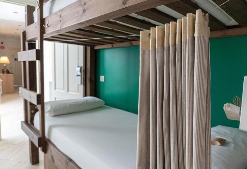 تختخواب در اتاق مشترک, La Banda Rooftop Hostel