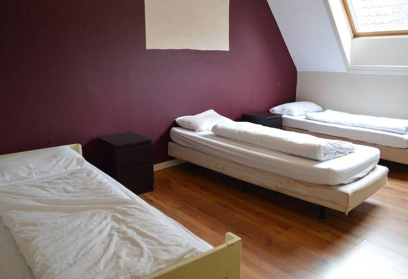 Номер Стандарт Трехместный, St Christopher S Inn Hostel At The Bauhaus