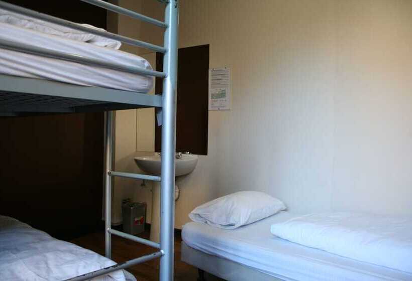 Номер Стандарт Трехместный, St Christopher S Inn Hostel At The Bauhaus