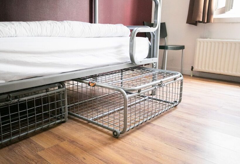 Кровать в Общей Комнате, St Christopher S Inn Hostel At The Bauhaus