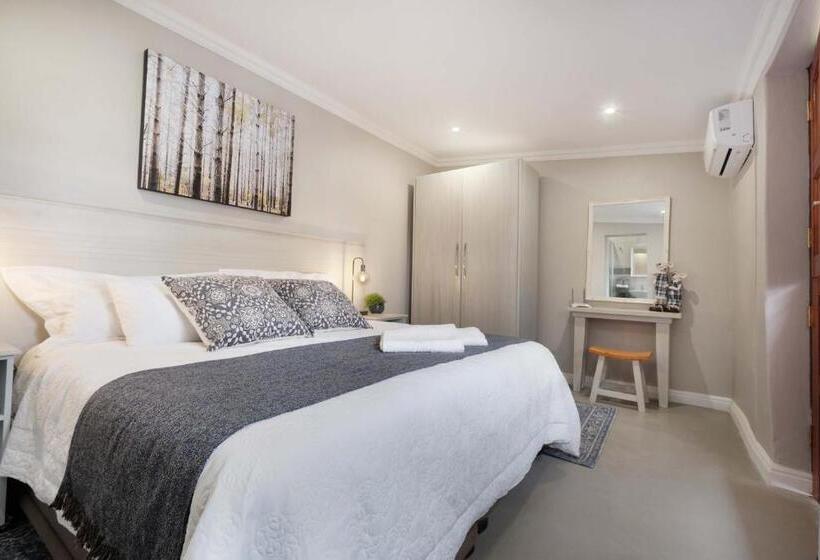 Номер Стандарт, Adderley House Guest Accommodation