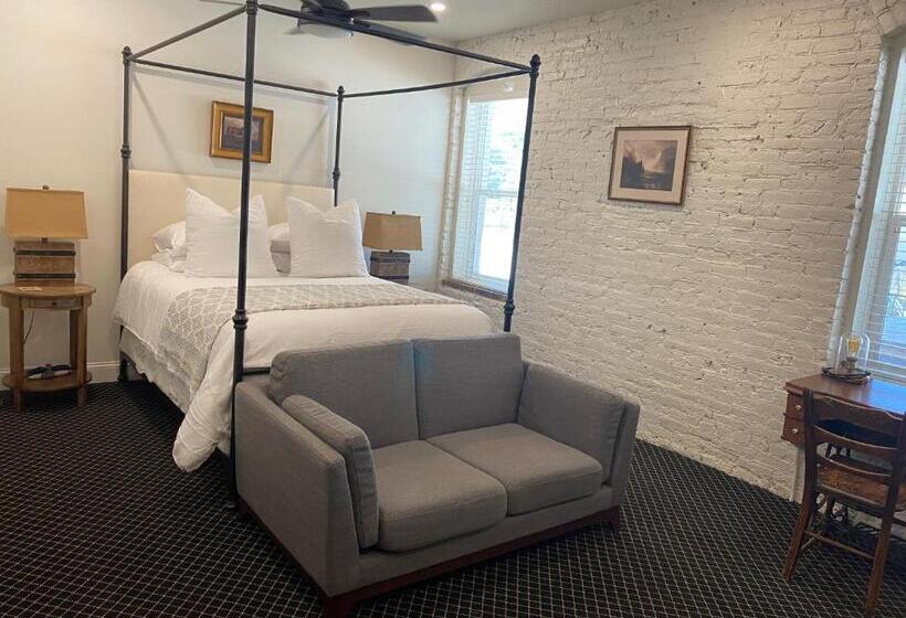Quarto Estandar, Lander Millhouse