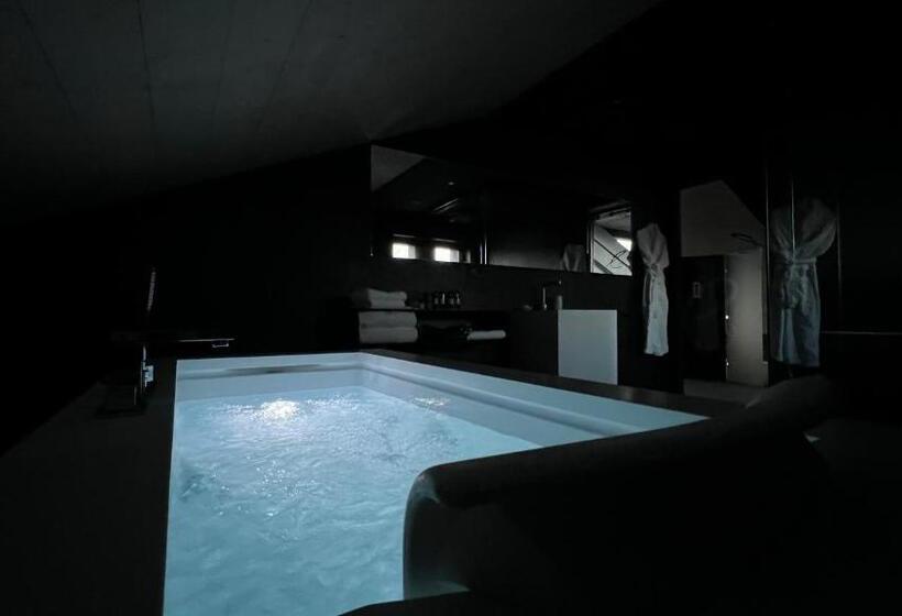 سوییت لوکس, Murrae Loft