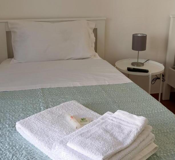 Quarto Estandar Banheiro Compartilhado, Raffaello