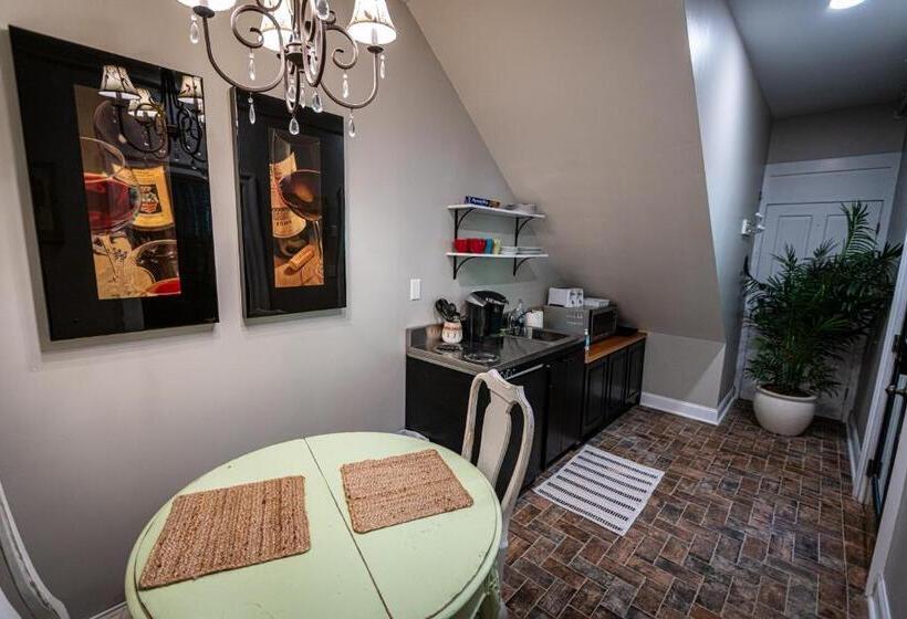 Студия Deluxe, Washington Street Quarters