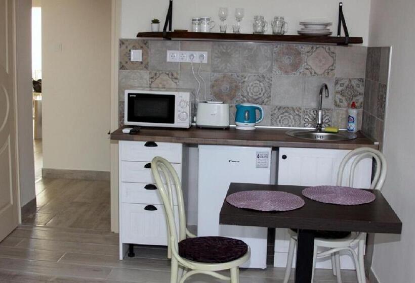 اتاق لوکس با تخت بزرگ, River Apartment