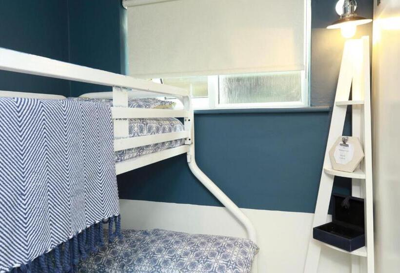 اتاق استاندارد, The Woodquay Hostel