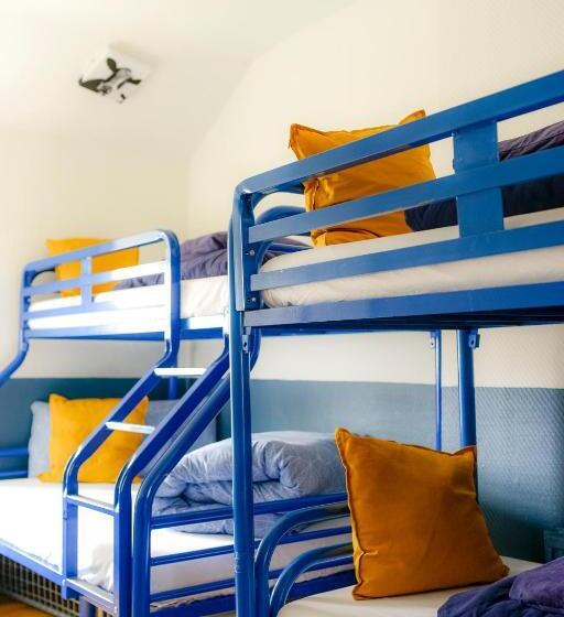 اتاق خانوادگی, The Woodquay Hostel