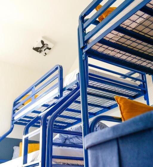 اتاق خانوادگی, The Woodquay Hostel