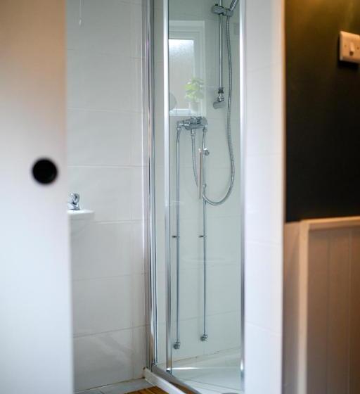 اتاق استاندارد یک نفره, The Woodquay Hostel