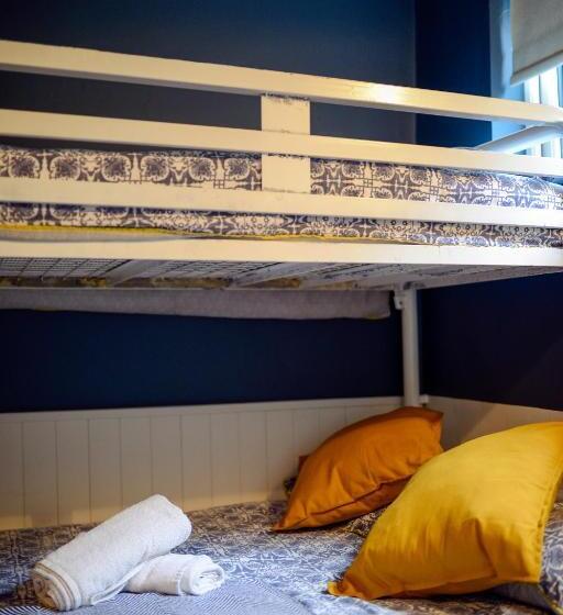 اتاق استاندارد یک نفره, The Woodquay Hostel