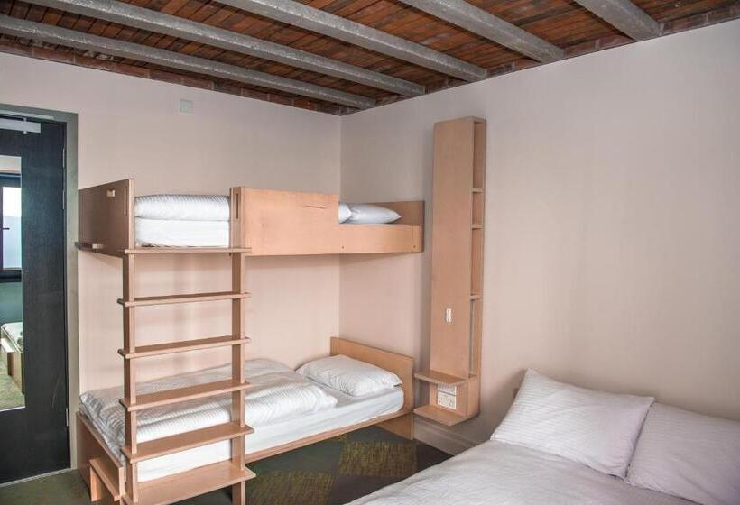חדר דלוקס לשלושה, Neptune's Hostel