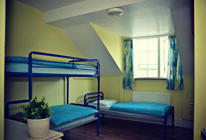 חדר סטנדרט לשלושה, Neptune's Hostel