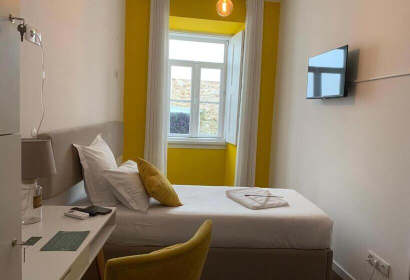 اتاق استاندارد یک نفره, Pharmacia Guesthouse