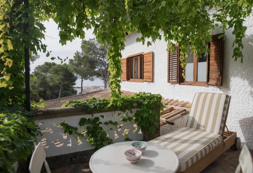 اتاق لوکس با بالکن و چشم‌انداز دریا, Villa Dora