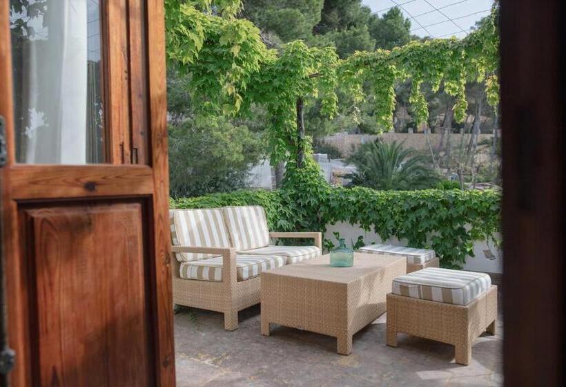 اتاق لوکس با بالکن و چشم‌انداز دریا, Villa Dora