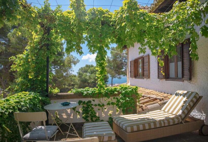 اتاق لوکس با بالکن و چشم‌انداز دریا, Villa Dora