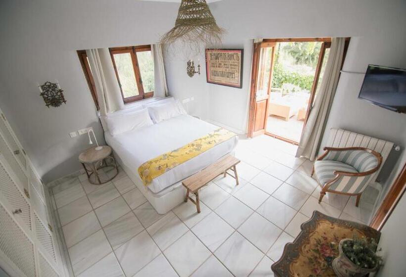 اتاق لوکس با بالکن و چشم‌انداز دریا, Villa Dora