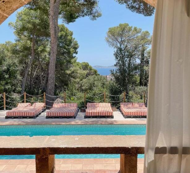 سوییت جونیور با چشم‌انداز دریا, Villa Dora