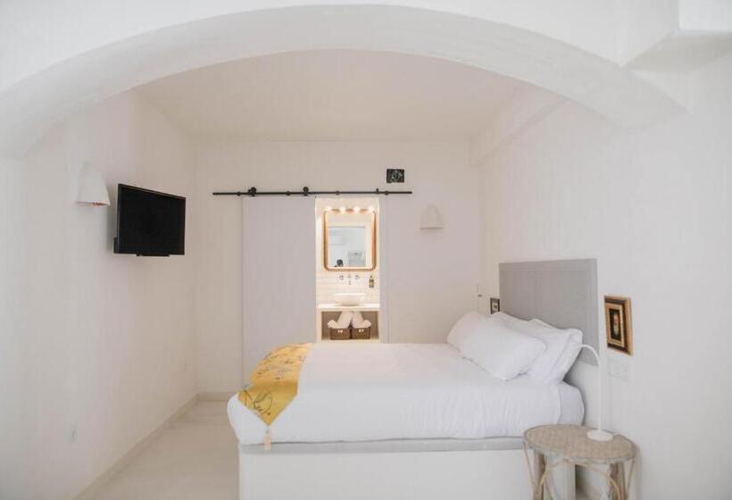 سوییت جونیور با چشم‌انداز دریا, Villa Dora