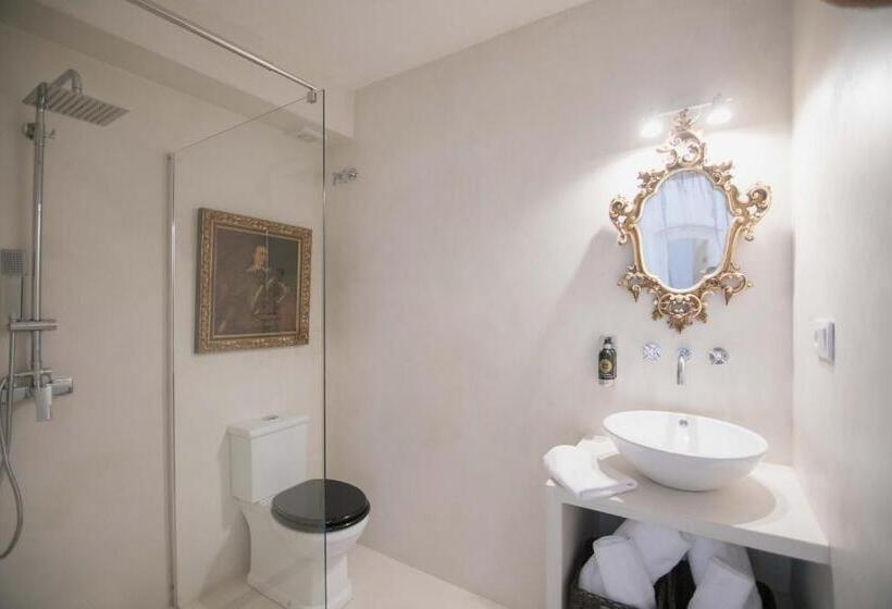 سوییت جونیور با چشم‌انداز دریا, Villa Dora