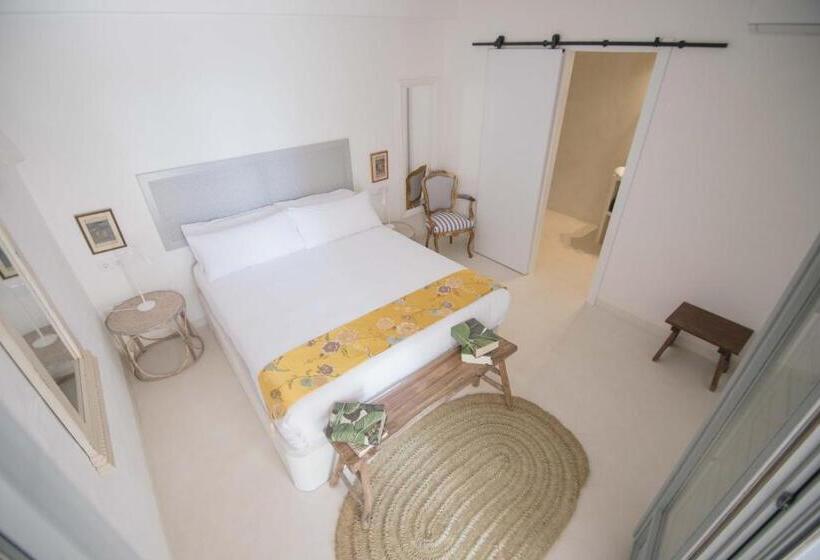 سوییت جونیور با چشم‌انداز دریا, Villa Dora