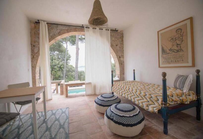 سوییت جونیور با چشم‌انداز دریا, Villa Dora