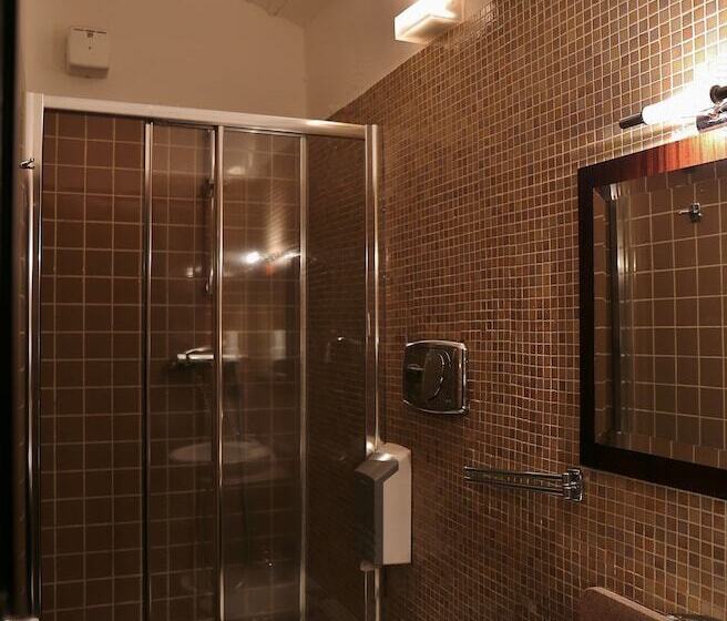 اتاق استاندارد چهار تخته, B&b Opera