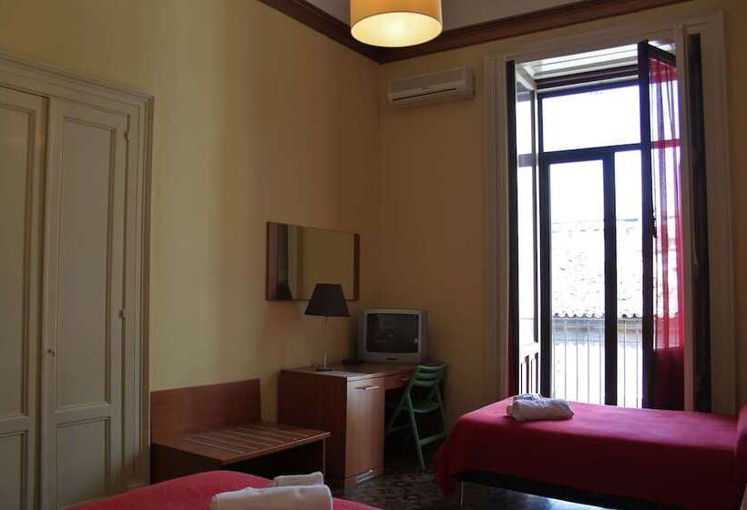 اتاق استاندارد سه نفره, B&b Opera