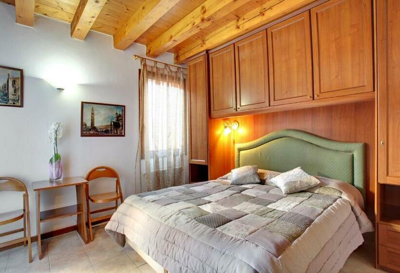 Quarto Estandar, Locanda Delle Acque