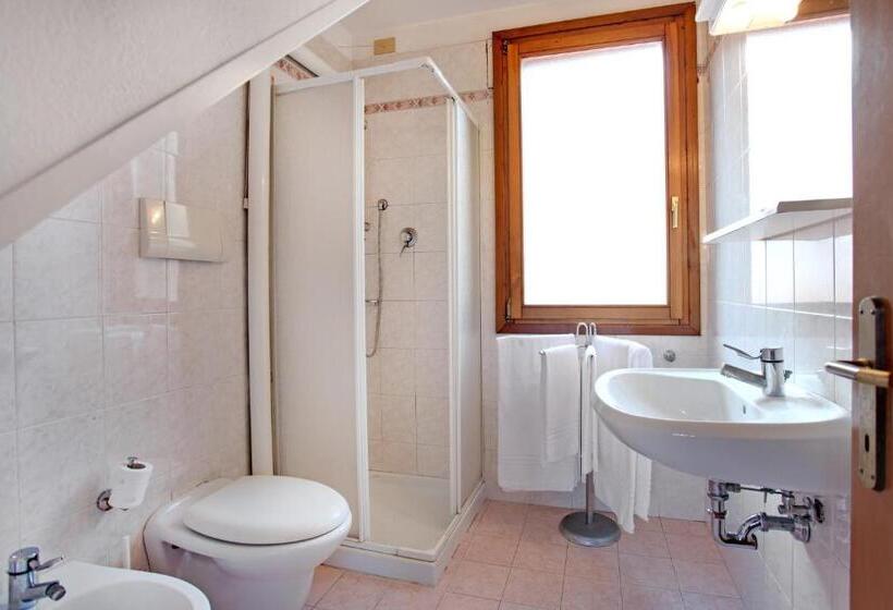 Quarto Quádruplo Estandar, Locanda Delle Acque