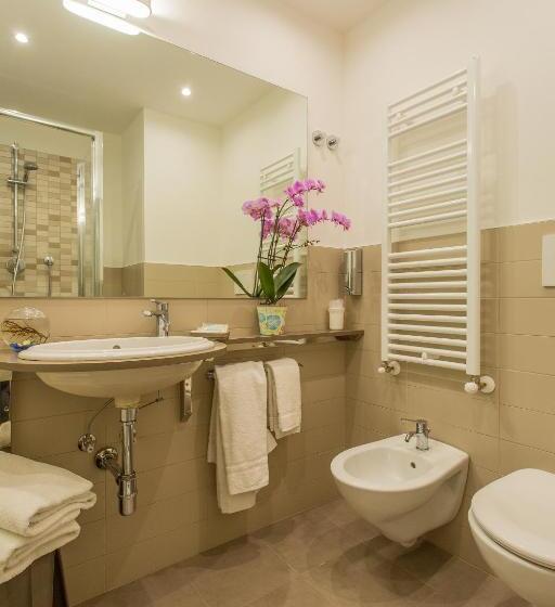 Standard Room, Adelphi