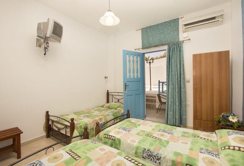 اتاق استاندارد سه نفره, Villa Pelekanos