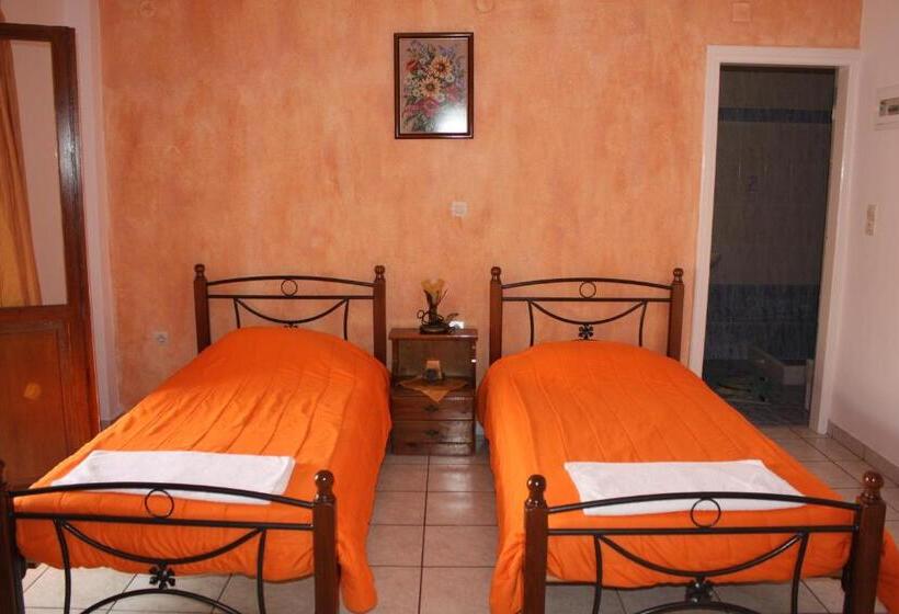 اتاق استاندارد سه نفره, Pension Stella