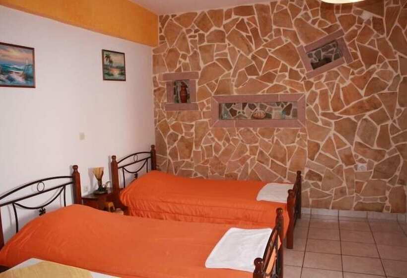 اتاق استاندارد سه نفره, Pension Stella