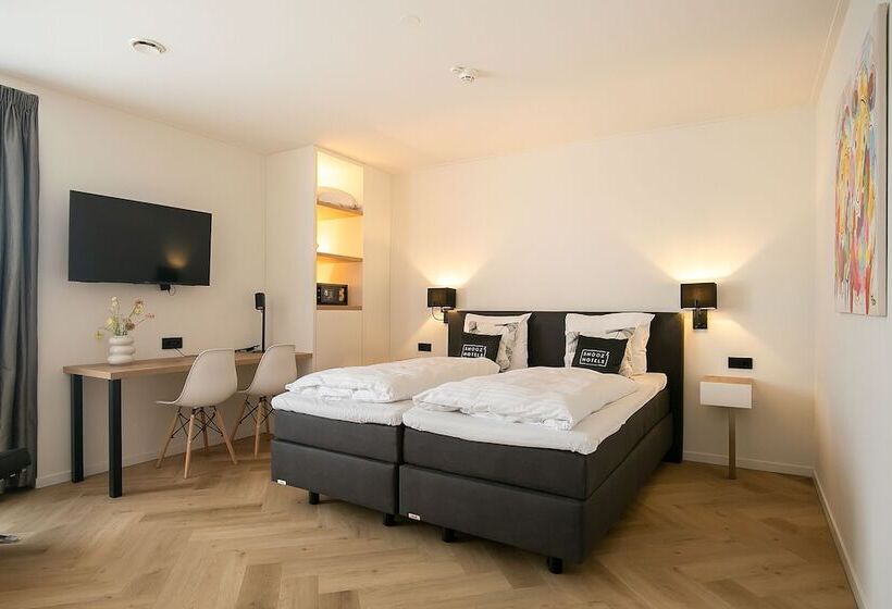 디럭스 룸, Snoozz Hotels