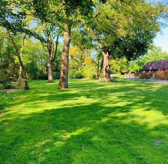 کلبه ییلاقی, Whitmoor Farm