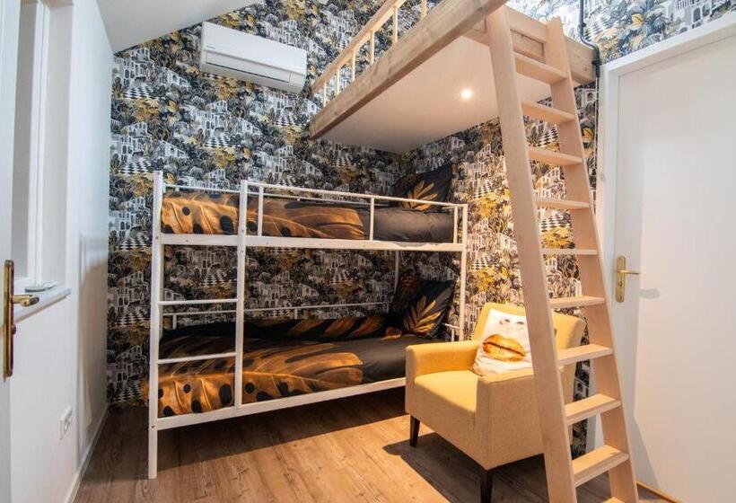 带2个卧室的套房, B&b Katoo