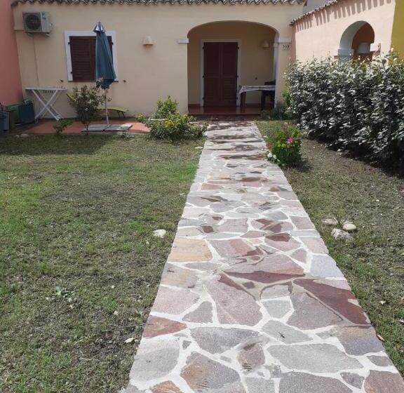Апартаменты 1 Спальня Вид на Сад, Casa Mirice In Residence Con Piscina ,wifi,climatizzatore Vicino Al Mare