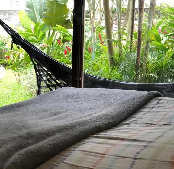발코니가 있는 스위트, Hostel 4 Elementos   200 Metros Da Praia De Pernambuco E Do Mar Casado