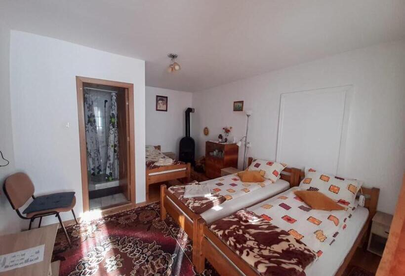 اتاق استاندارد سه نفره, Kerekes Vendégház
